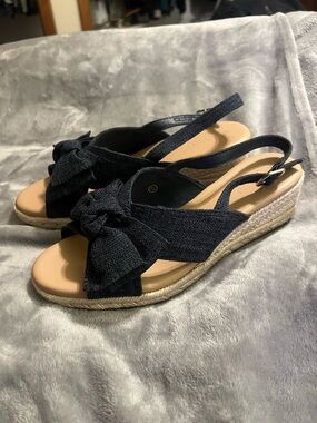 Coutgo Women’s Size 8.5 Navy Blue Cloth Bow Sandals, new without tags